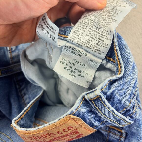 Levi's 505 Jeans Mens 36x34 Blue Denim Regular Fit Straight Leg Mid-Rise Zip Fly - Picture 3 of 8